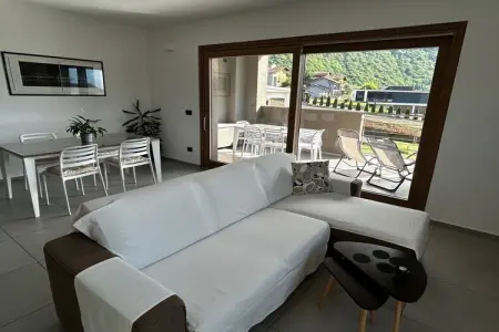 Casa Rosy : appartement vue lac de Côme à Colico, piscine : photo 15