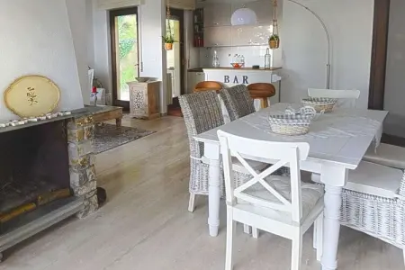 255421, Maison de vacances à Cipressa avec piscine : photo 21