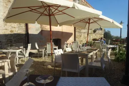 255421, Maison de vacances à Cipressa avec piscine : photo 31
