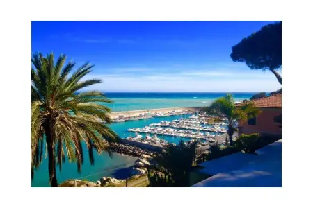 255421, Maison de vacances à Cipressa avec piscine : photo 33
