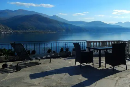 Maison de vacances à Cannobio : terrasse et transats pour 2 : photo 1