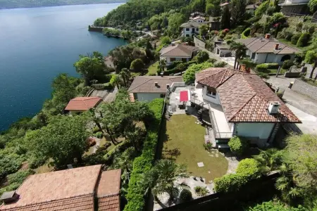 Maison de vacances à Cannobio : terrasse et transats pour 2 : photo 2