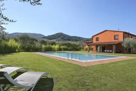 Maison avec piscine et oliviers près de Lucques, 9 personnes : photo 2