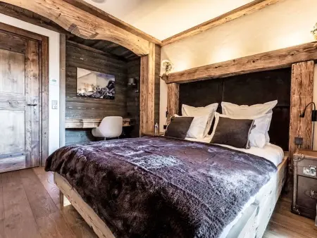 Chalet Bastidons aux Allues : piscine privée et 800 m² pour 12 : photo 3