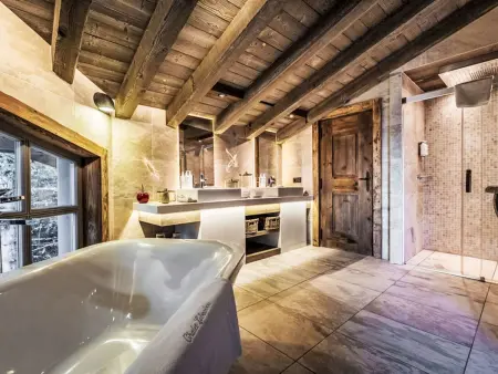 Chalet Bastidons aux Allues : piscine privée et 800 m² pour 12 : photo 4