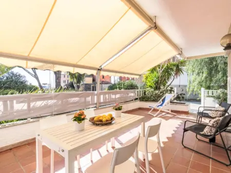 Appartement Fronte Mare, vue mer et terrasse à Marina di Andora : photo 1