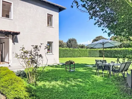 Carla : appartement 4 pièces à Domaso, jardin et vue montagnes : photo 1
