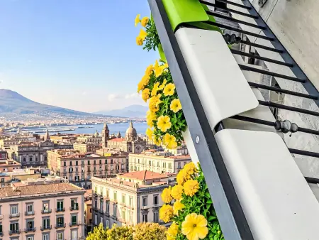 Appartement sous les toits avec terrasse et vue à Naples : photo 2