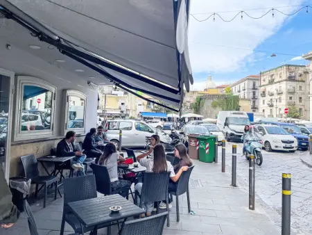 Appartement sous les toits avec terrasse et vue à Naples : photo 7