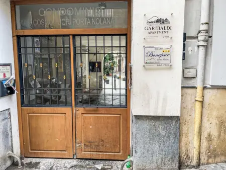 Appartement sous les toits avec terrasse et vue à Naples : photo 8
