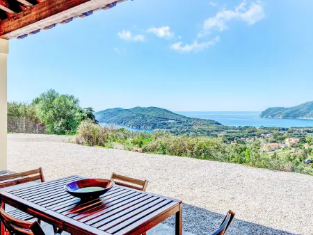 Appartement Casa Adriana avec terrasse et vue mer à Lacona : photo 1