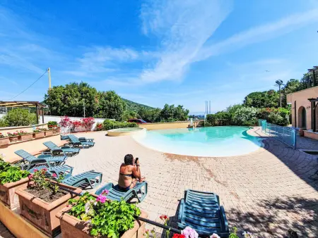 Appartement Pergola al Cavo 5 avec piscine, à 800 m de la plage à Cavo : photo 1