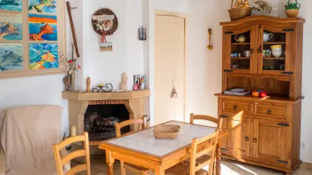 Studio confortable à Santa-Maria-Figaniella 48 m², cheminée : photo 6