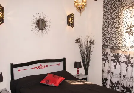 Studio douillet Santa-Maria-Figaniella 48 m², cheminée : photo 4