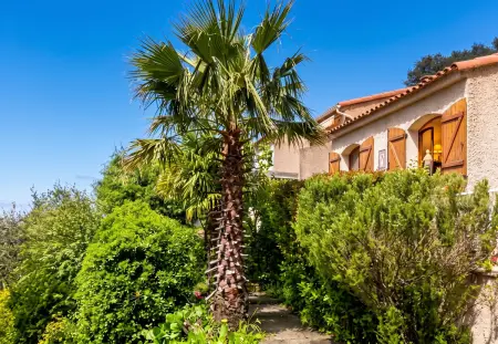 Studio douillet Santa-Maria-Figaniella 48 m², cheminée : photo 5