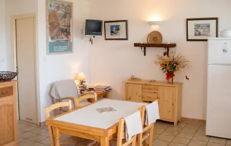Studio douillet Santa-Maria-Figaniella 48 m², cheminée : photo 10