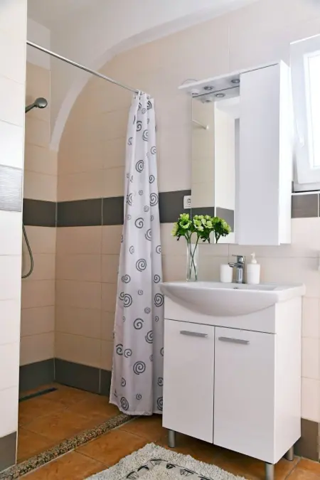 Villa Mata in Bogovići mit Pool und Meerblick, Maison 14 personnes à Krk Milohnići : photo 14