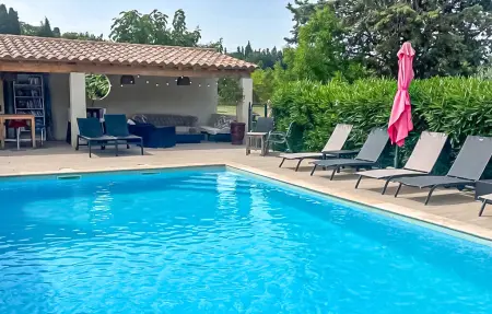 Gite Campagne Proche Alpilles, Maison 6 personnes à Eyragues : photo 8