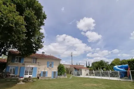 Location maison de vacances à Lusignac