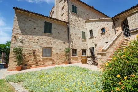 Location appartement de vacances à Mombaroccio