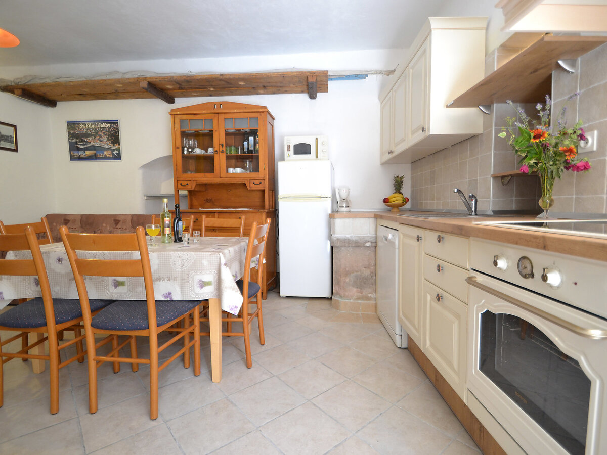 Maison Kala à 80 m de la mer, Sv. Filip i Jakov - Photo 3
