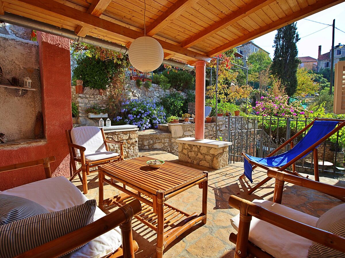 Maison Mirna à Bobovišća : terrasses et jardin face à la mer - Photo 1