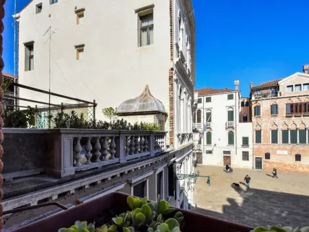 Appartement Piano Nobile à Venise, vue sur le campo : photo 5