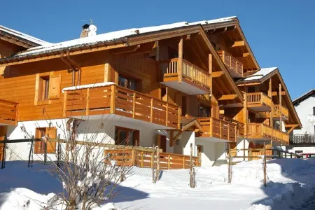 Location appartement à Notre Dame de Bellecombe, Séjour en chalet confortable avec piscine