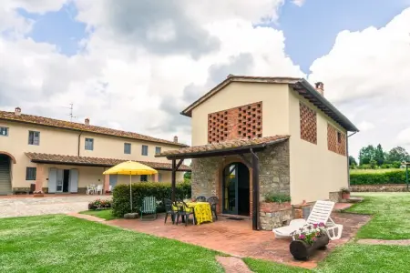 Location gite à Bucine, Ferme avec vue sur la piscine