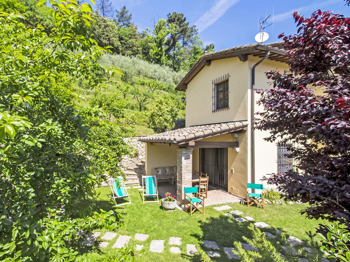 Villa Il Girasole, 5 chambres, jardin 60 m² à Camaiore - Photo 1