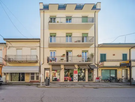 Appartement à Viareggio, balcon et vue sur le jardin : photo 12