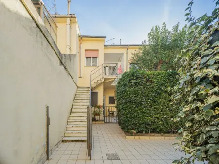 Appartement à Viareggio, balcon et vue sur le jardin : photo 13