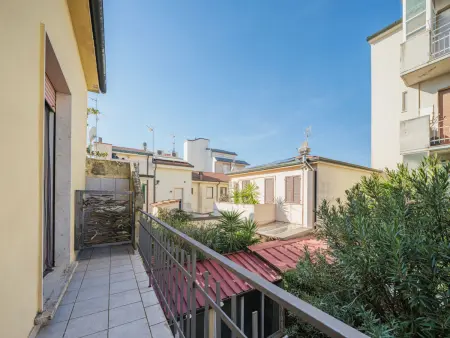 Appartement à Viareggio, balcon et vue sur le jardin : photo 16