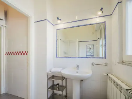 Appartement à Viareggio, balcon et vue sur le jardin : photo 23
