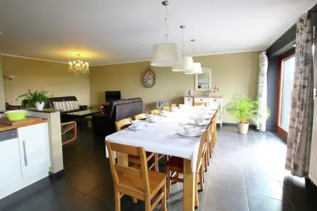 Location appartement à Jehonville, Bel appartement à Jehonville avec terrasse