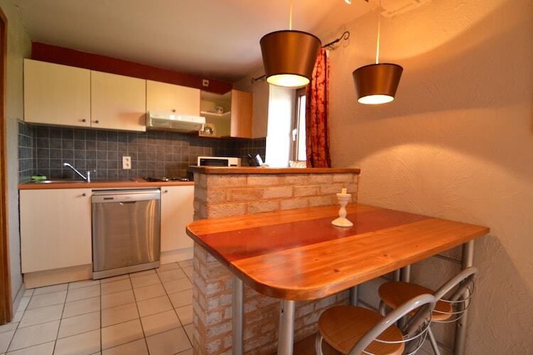 Gîte La Lavande à Stoumont, cheminée et terrasse - Photo 2