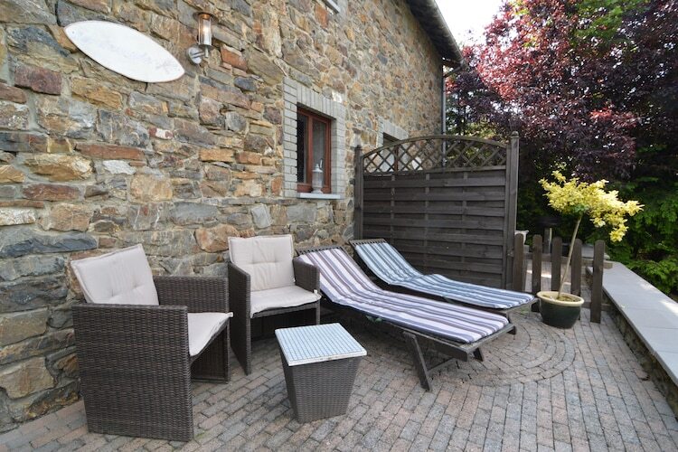 Gîte La Lavande à Stoumont, cheminée et terrasse - Photo 5
