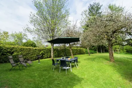 Gîte Alouette à Chiny, terrasse couverte et jardin : photo 18