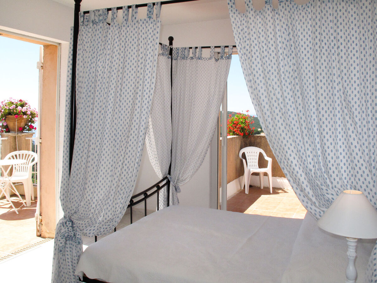 Maison Yalou à Cavalaire, piscine et vue mer - Photo 11