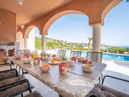 Villa Cacharel à Sainte-Maxime avec piscine et vue sur la mer : photo 53