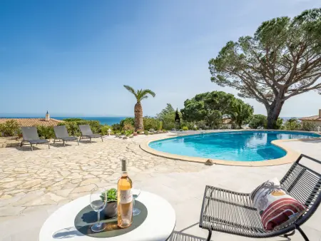 Villa Cacharel à Sainte-Maxime avec piscine et vue sur la mer : photo 54