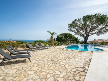 Villa Cacharel à Sainte-Maxime avec piscine et vue sur la mer : photo 56