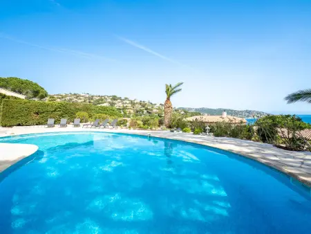 Villa Cacharel à Sainte-Maxime avec piscine et vue sur la mer : photo 57