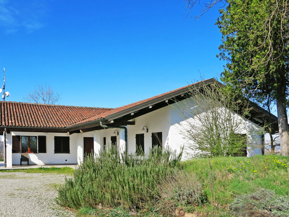 Gîte Elena à Asti, 3 chambres avec terrasse et piscine - Photo 1