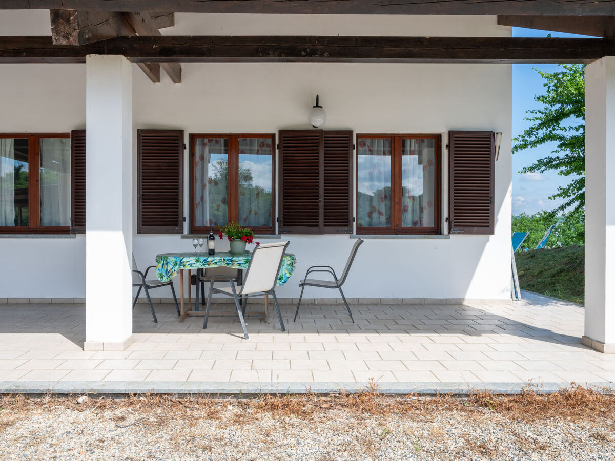 Gîte Elena à Asti, 3 chambres avec terrasse et piscine - Photo 7