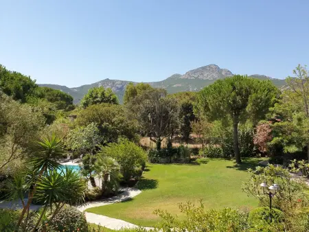 Studio 2 pers. 23-25 m² à Calvi, balcon & piscine : photo 10