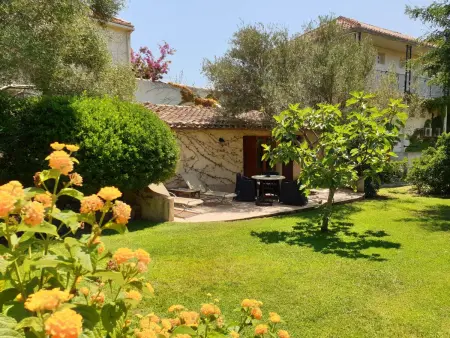 Petite maison 28 m² à Calvi, 400 m de la plage : photo 2