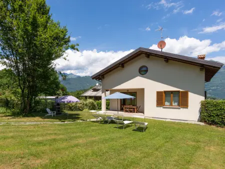 Maison jumelée à Colico pour 8 personnes, jardin et terrasse : photo 9