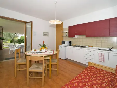 Appartement Le Rasole à Garda, terrasse couverte et vue piscine : photo 5