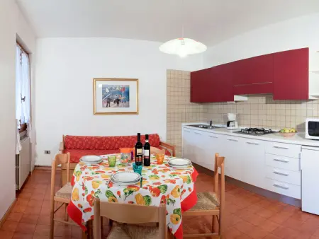 Appartement Le Rasole à Garda, terrasse couverte et vue piscine : photo 7